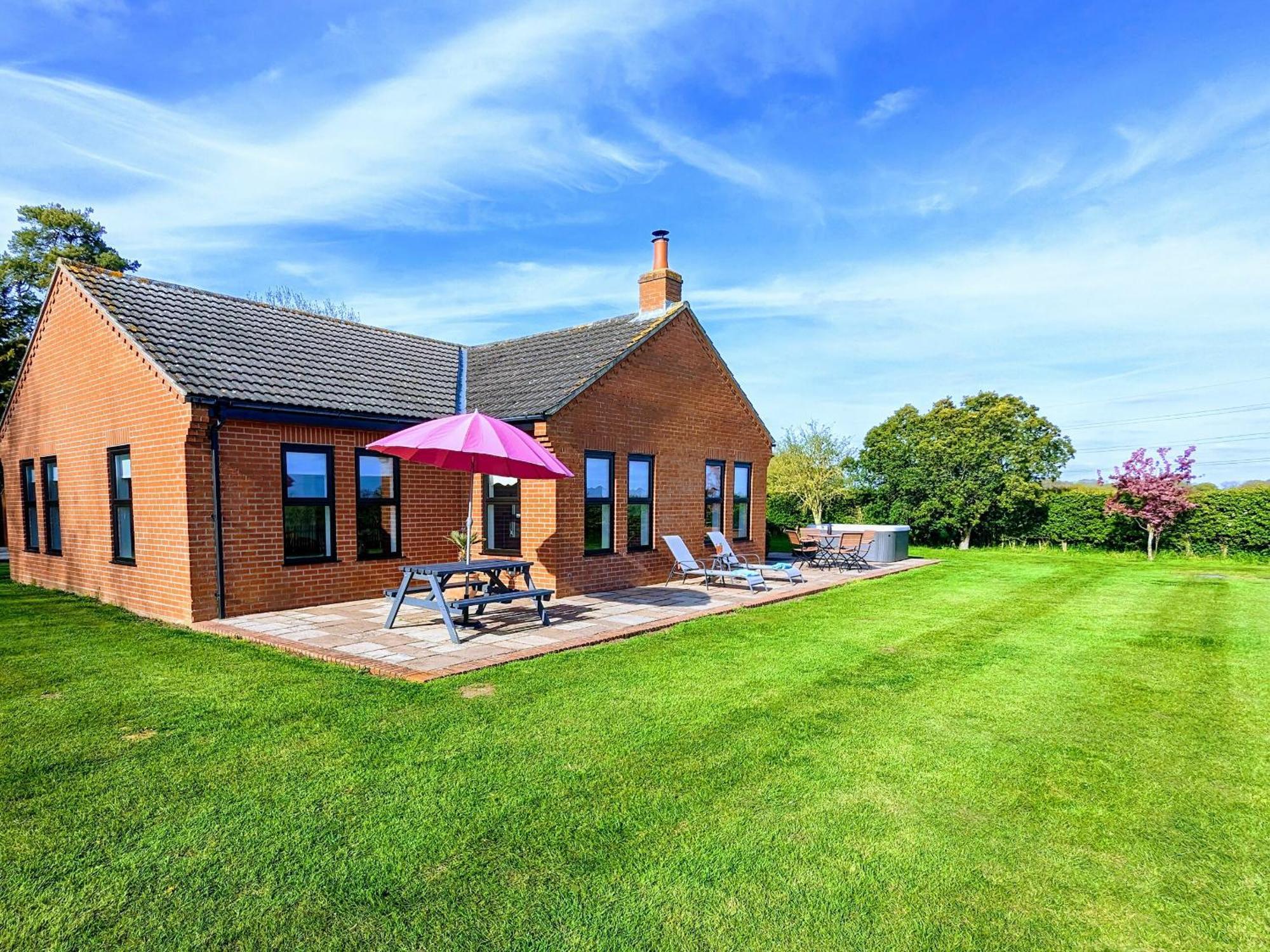 Villa Highgrove Gissing Exterior foto